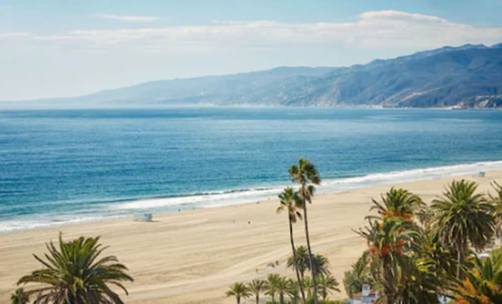 Фото Fairmont Miramar Bungalows