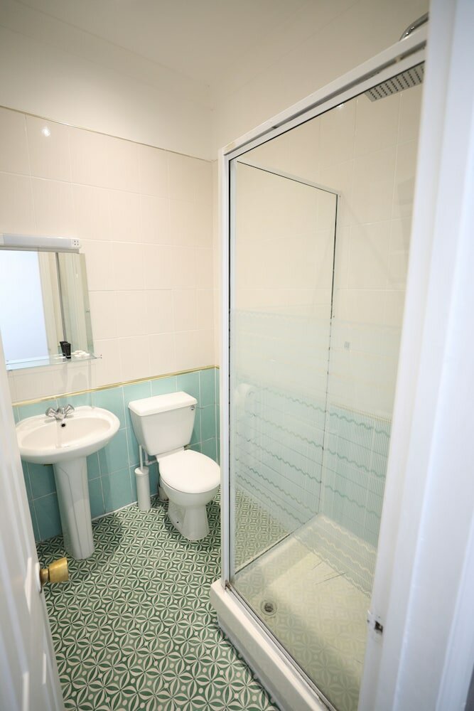 Фото Golders Park Hotel