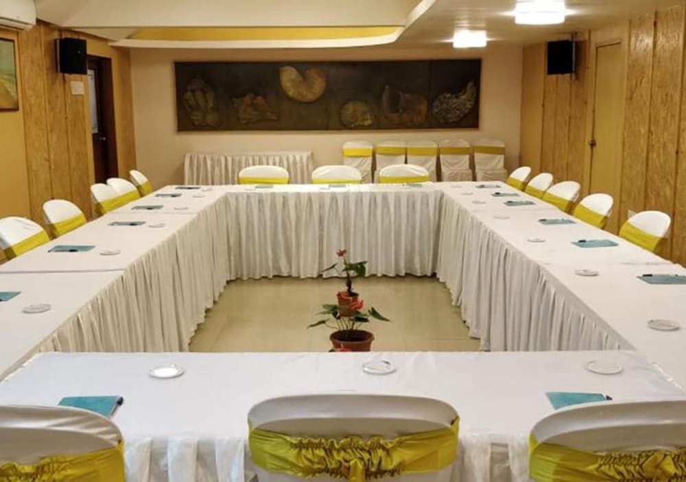 Фото Hotel Miramar, Miramar Beach, Goa