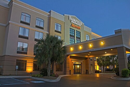 Гостиница Fairfield Inn & Suites by Marriott Charleston Airport/Conven в Норт-Чарлстоне