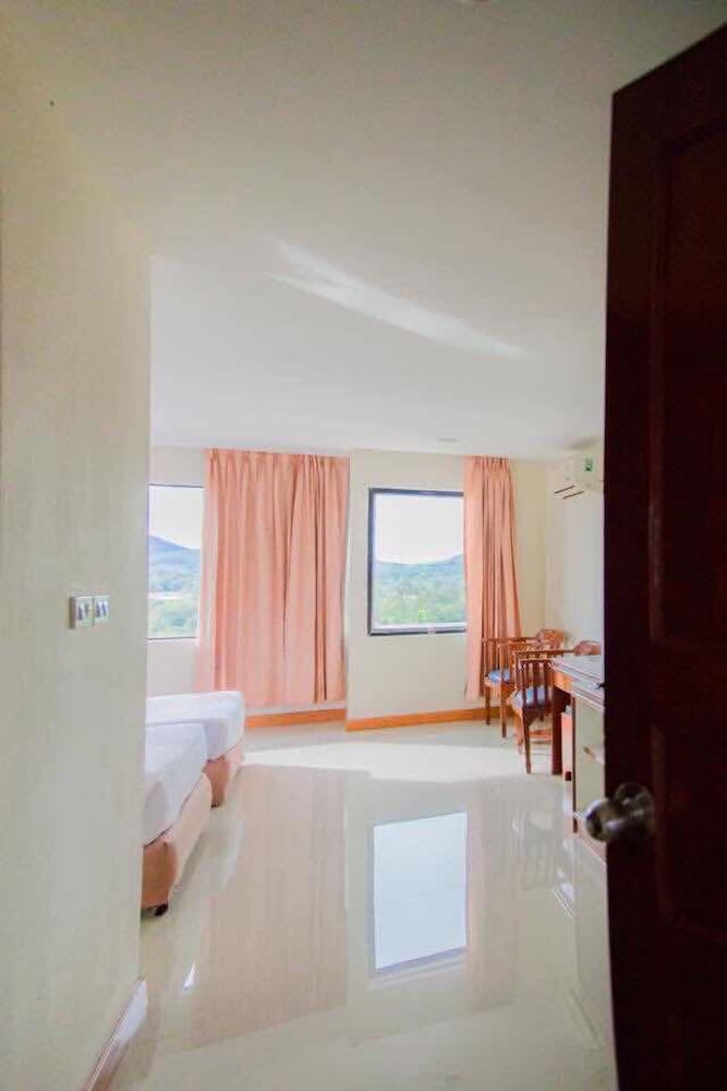 Фото Sinkiat Thani Hotel