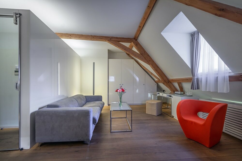 Фото Hotel Three Storks