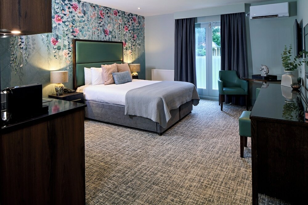 Фото Mandolay Hotel Guildford