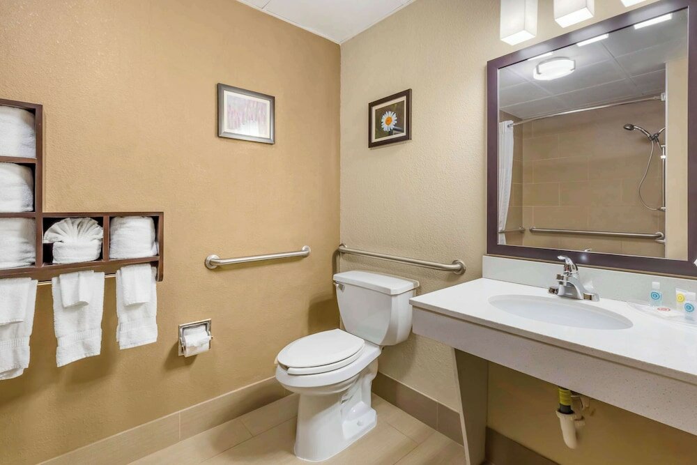 Фото Comfort Suites Regency Park