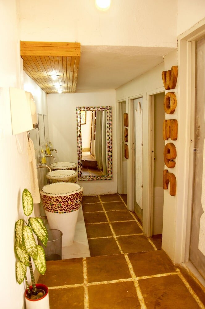 Фото Gately Inn Entebbe