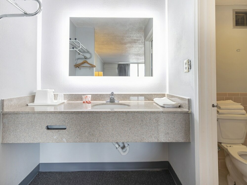 Фото Oyo Hotel Jennings I-10