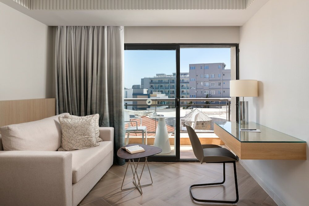 Фото Mediterranean Hotel