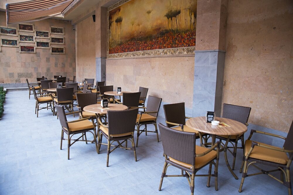 Фото Ani Plaza Hotel