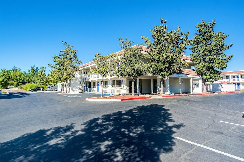 Фото Motel 6 Redding, Ca - South