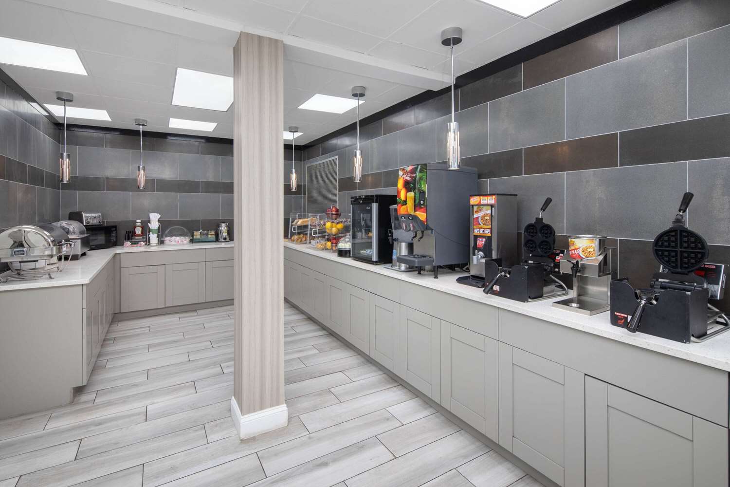 Фото La Quinta Inn & Suites by Wyndham Atlanta Airport South