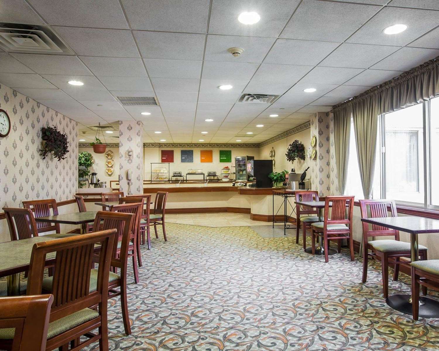 Фото Comfort Inn & Suites