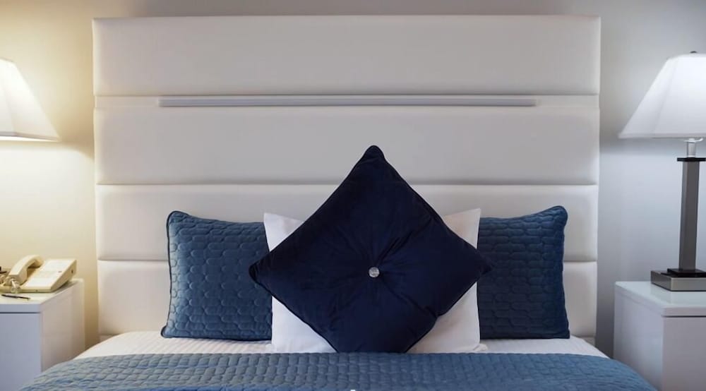 Фото The Congress Plaza Hotel & Convention Center