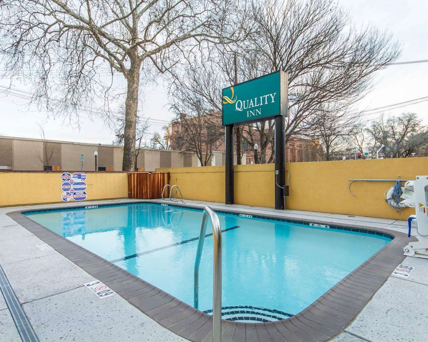 Фото Quality Inn Sacramento Convention Center