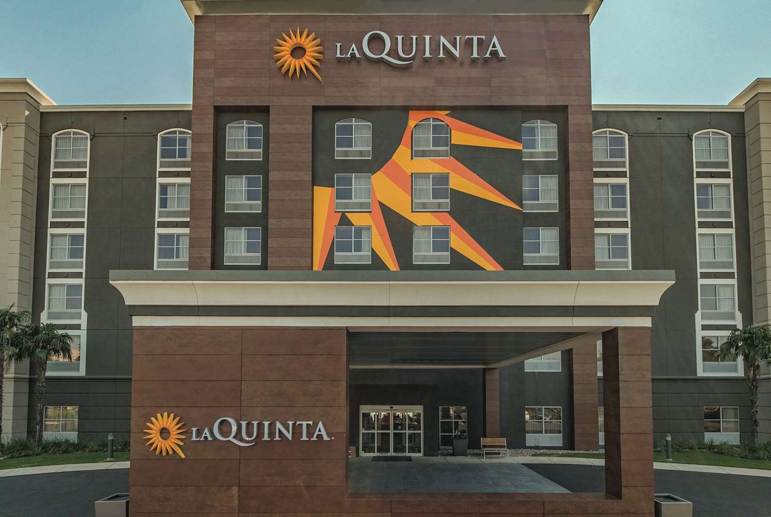 Фото La Quinta Inn & Suites by Wyndham San Antonio Downtown