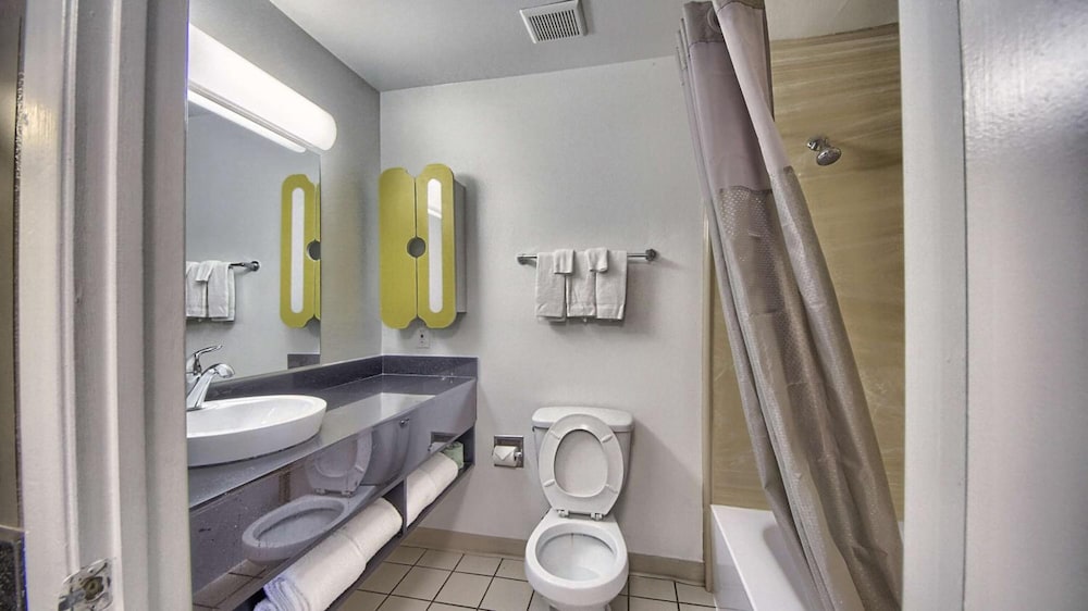 Фото Studio 6 San Antonio, Tx - Six Flags