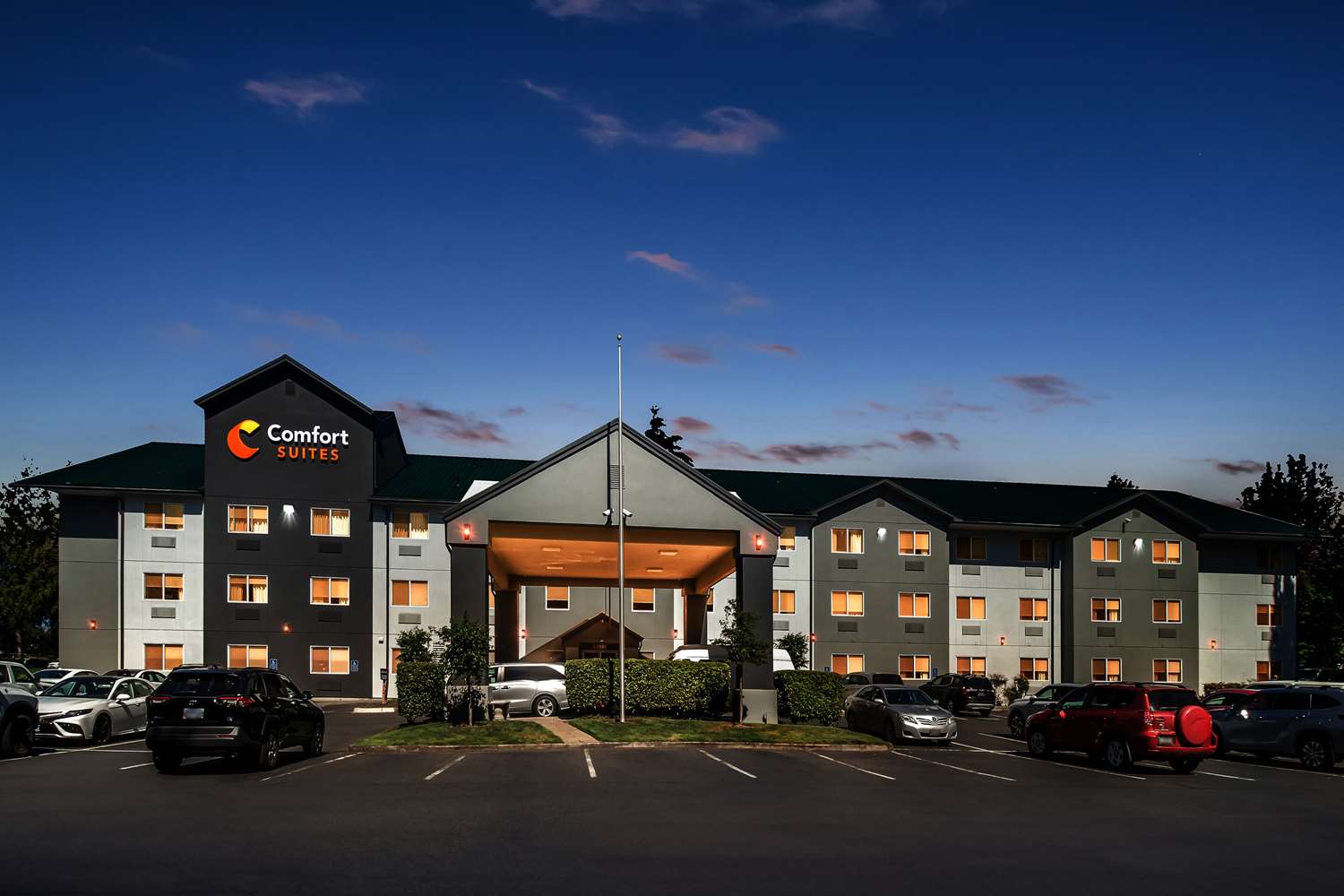Фото Comfort Suites Portland Airport