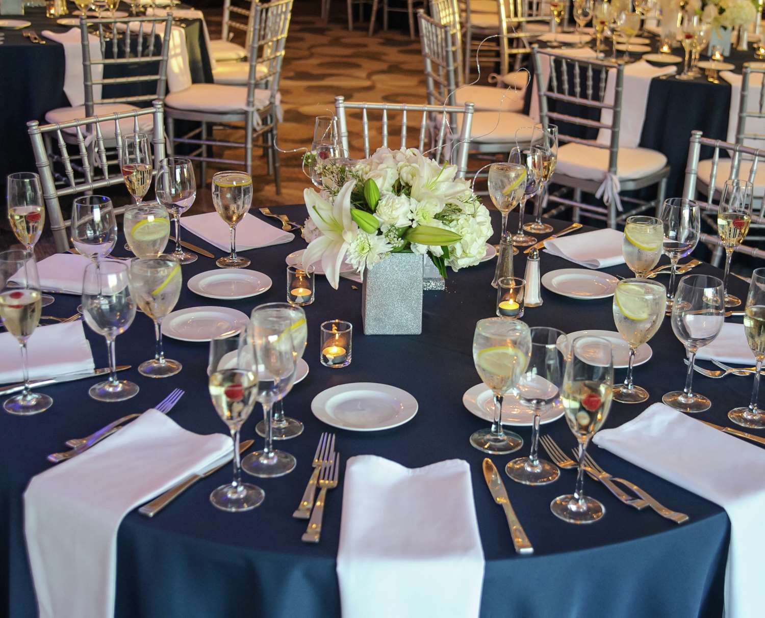 Фото DoubleTree Suites by Hilton Hotel Boston - Cambridge