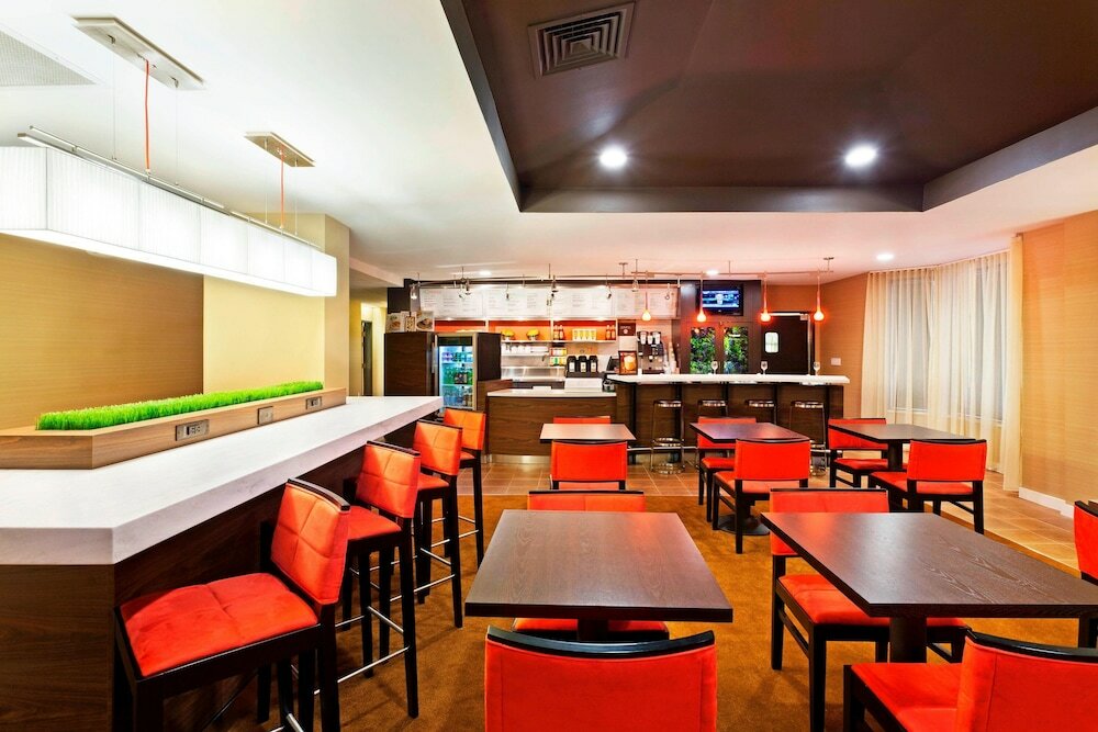 Фото Courtyard by Marriott Austin The Domain Area