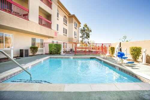 Внешний вид отеля Hawthorn Suites by Wyndham Livermore Wine Country в Ливерморе, фото 2