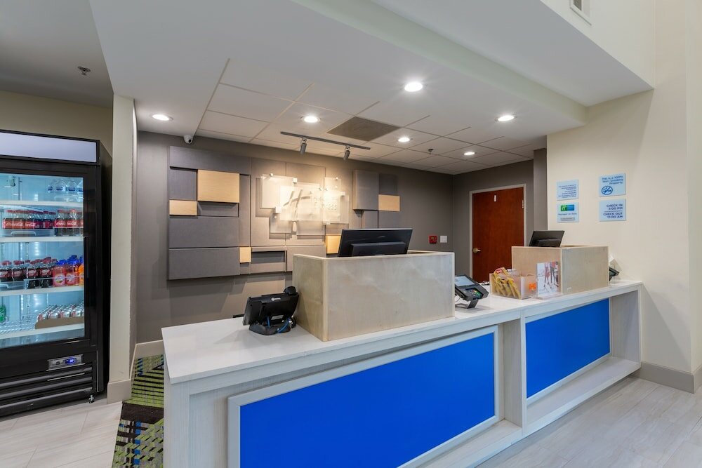 Фото Holiday Inn Express And Suites Arlington North - Stadium Area, an Ihg Hotel