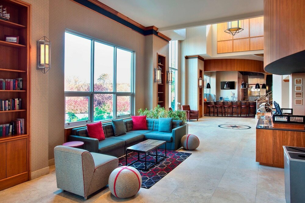 Фото Four Points by Sheraton Melville Long Island