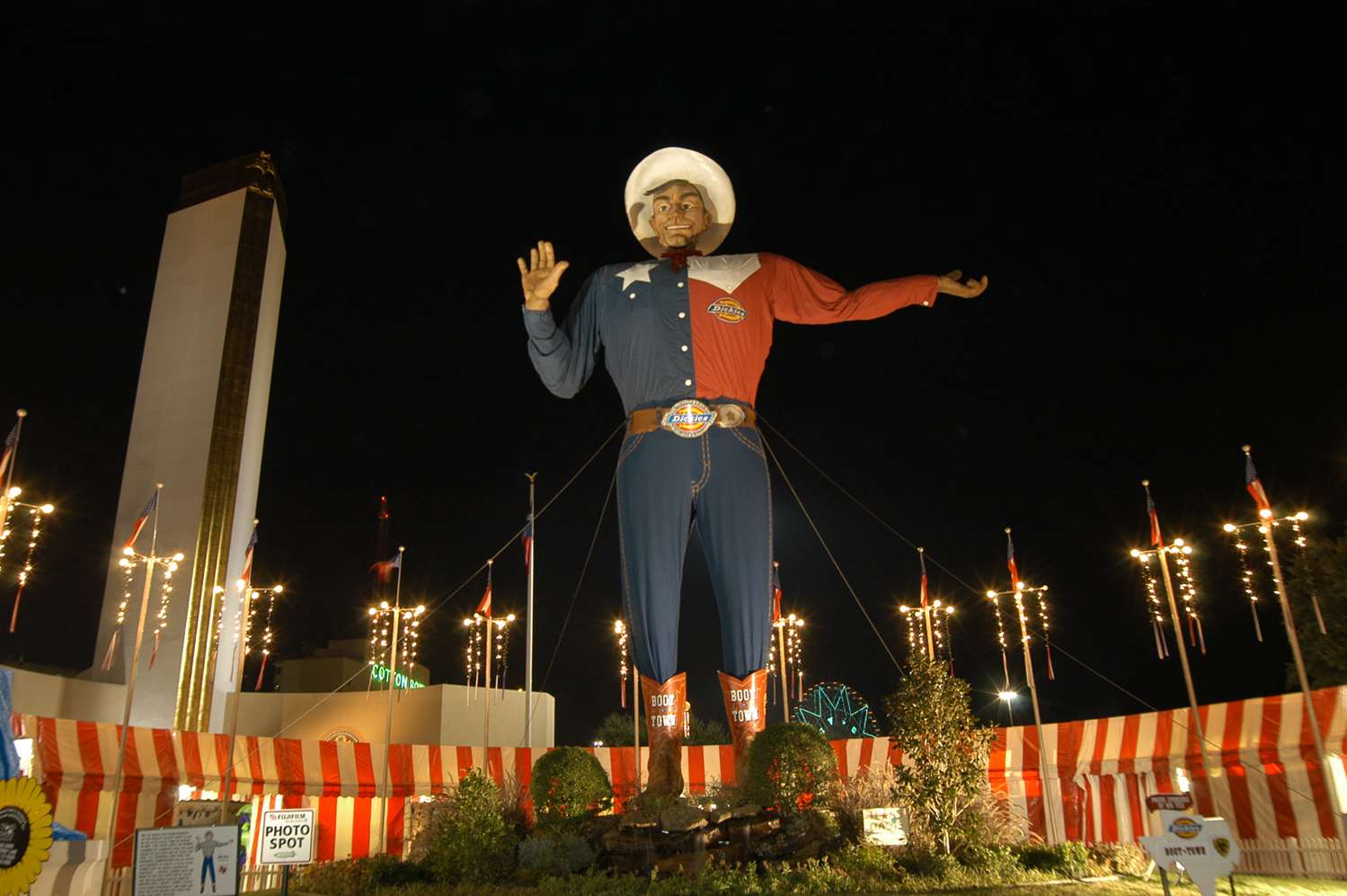 Фото Embassy Suites Hotel Dallas Market Center