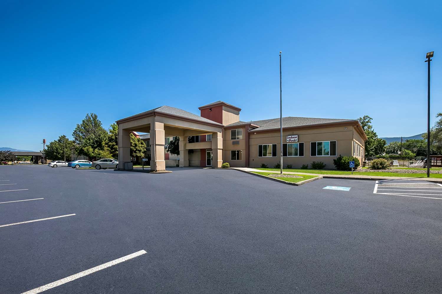 Фото Americas Best Value Sandman Inn