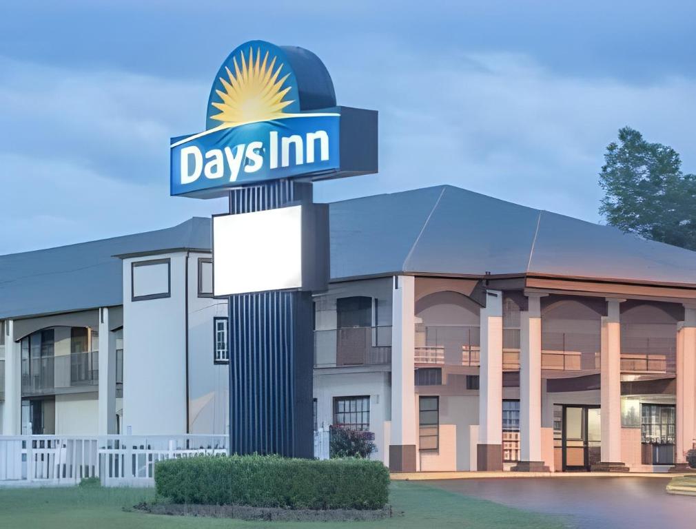 Фото Americas Best Value Inn Holly Springs