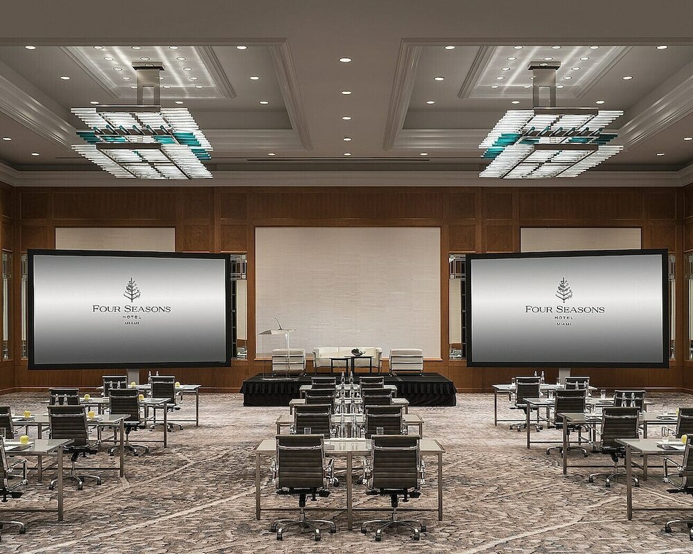 Фото Four Seasons Hotel Miami