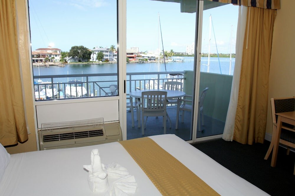 Фото Chart House Suites on Clearwater Bay