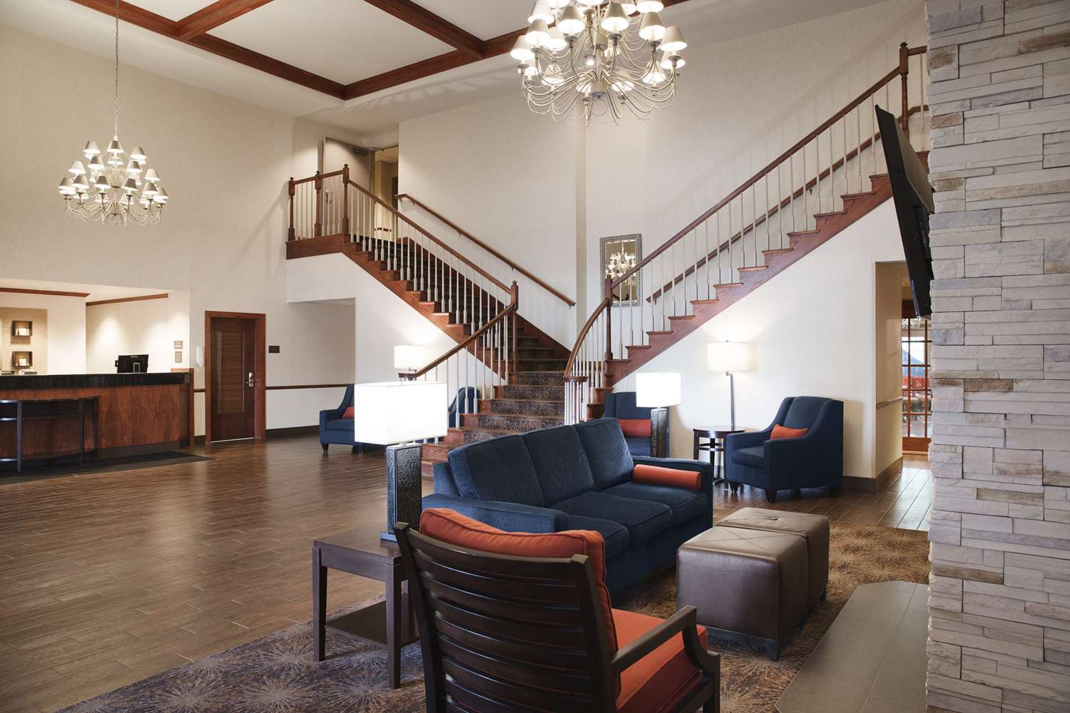 Фото Comfort Suites Milwaukee Airport