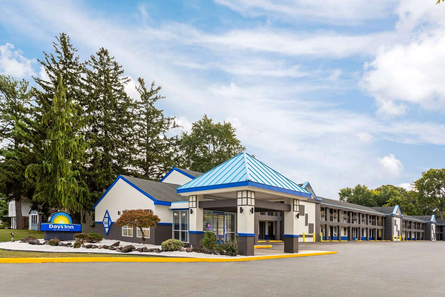 Фото Days Inn & Suites by Wyndham Albany