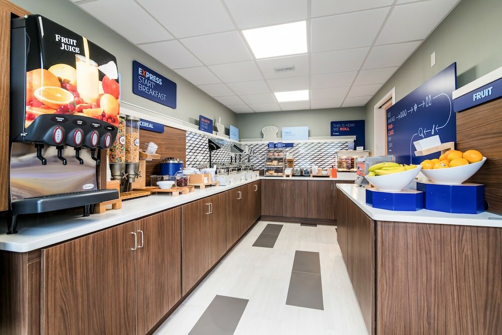 Фото Holiday Inn Express Plymouth, an Ihg Hotel