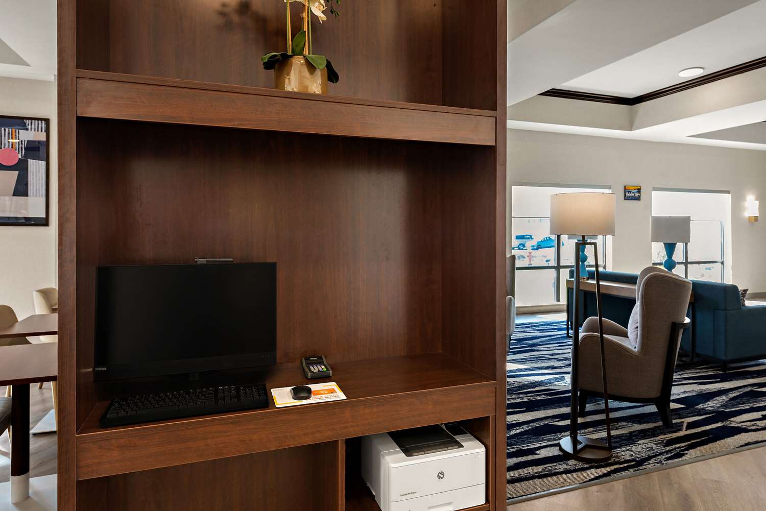 Фото Comfort Suites Columbus East Broad