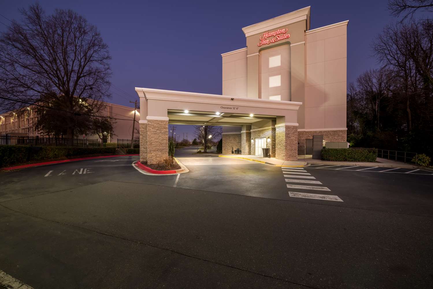 Фото Hampton Inn & Suites Charlotte Airport