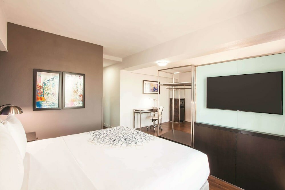 Фото Holiday Inn Express Dallas Downtown, an Ihg Hotel