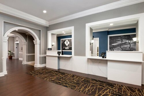 Внешний вид отеля Hampton Inn & Suites Stamford в Стэмфорде, фото 3