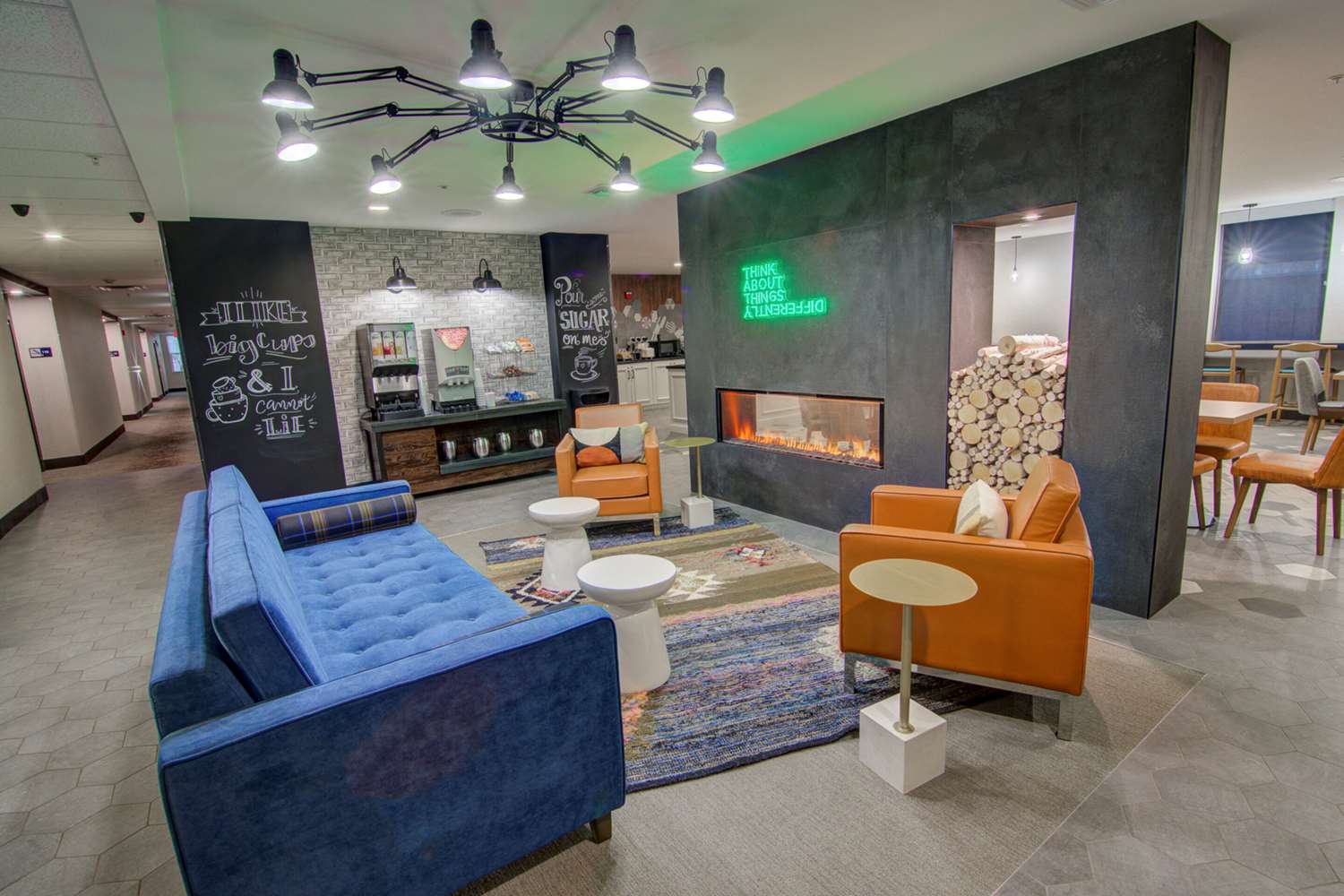 Фото Comfort Suites Airport