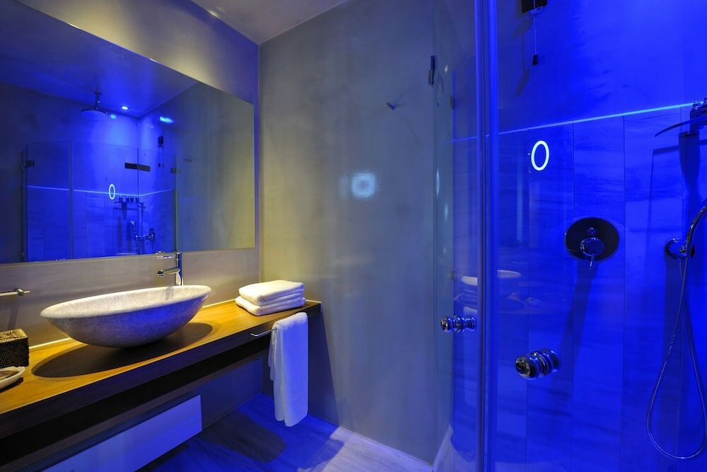 Фото Valeni Boutique Hotel