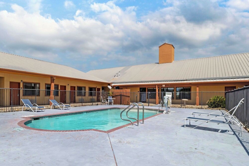 Фото Best Western Hebbronville Inn