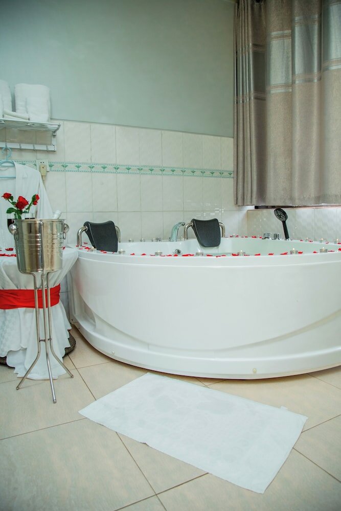 Фото Five to Five Hotel