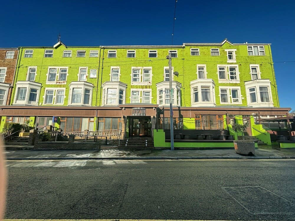 Фото отеля 2