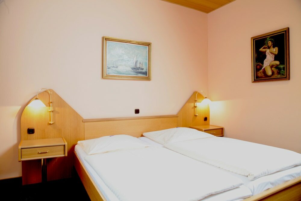 Фото Hotel Lonac