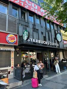 Starbucks (Istanbul, Besiktas, Barbaros Boulevard, 9B) ، مقهى