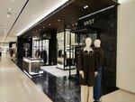 Must (Bolshaya Konyushennaya Street, 21-23), clothing store