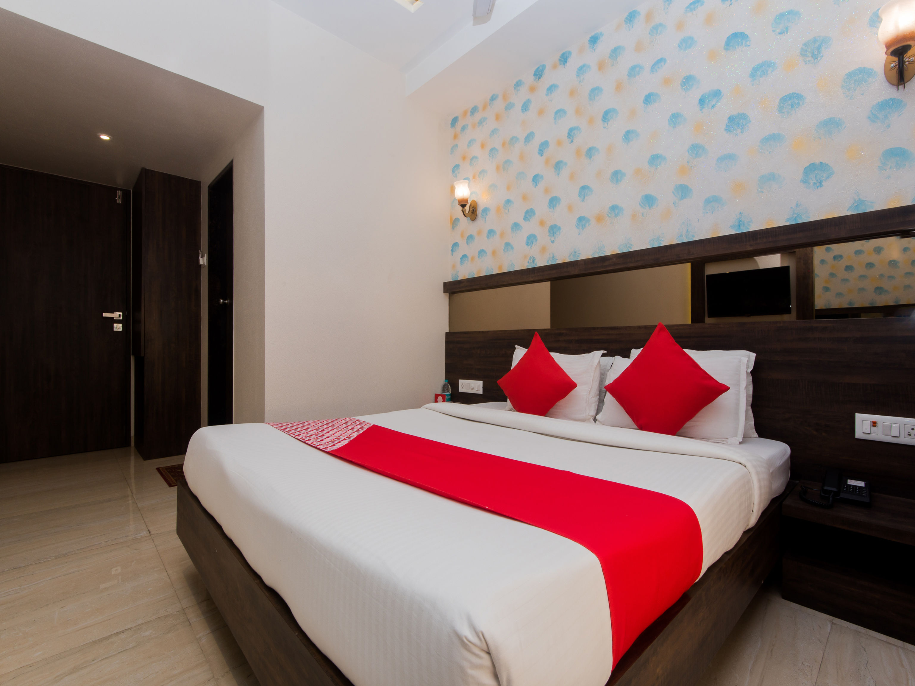 Фото Oyo 10650 Hotel Lotus Residency