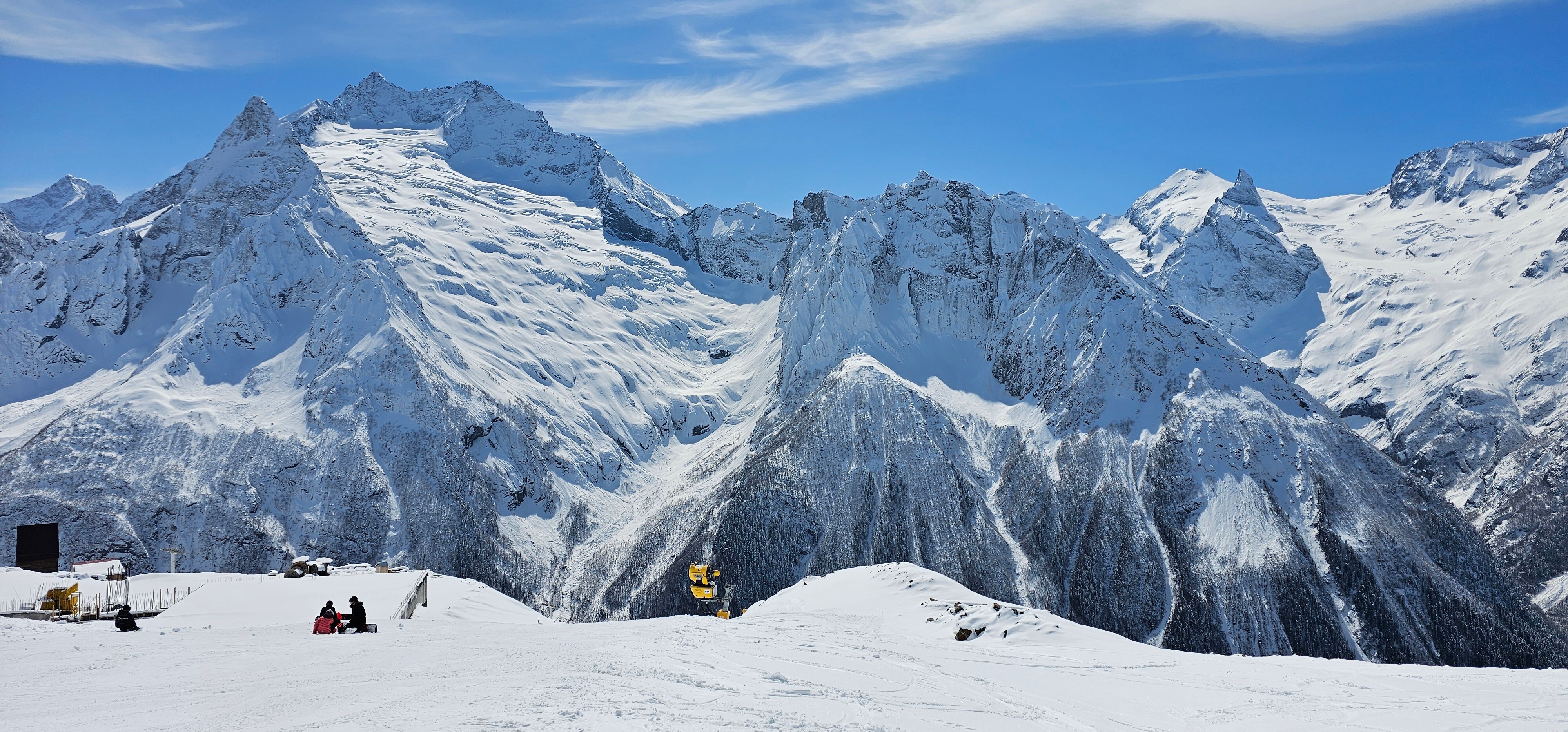 Фото Домик в лесу