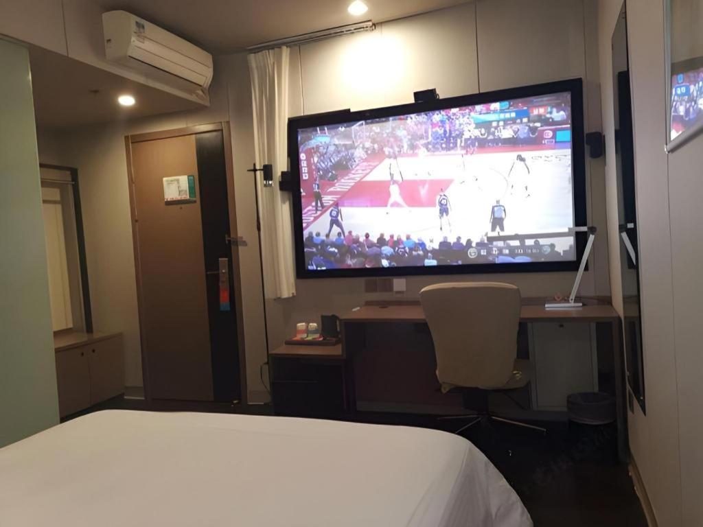 Фото Jinjiang Inn Select Shanghai Nanjing Road Pedestrian Street