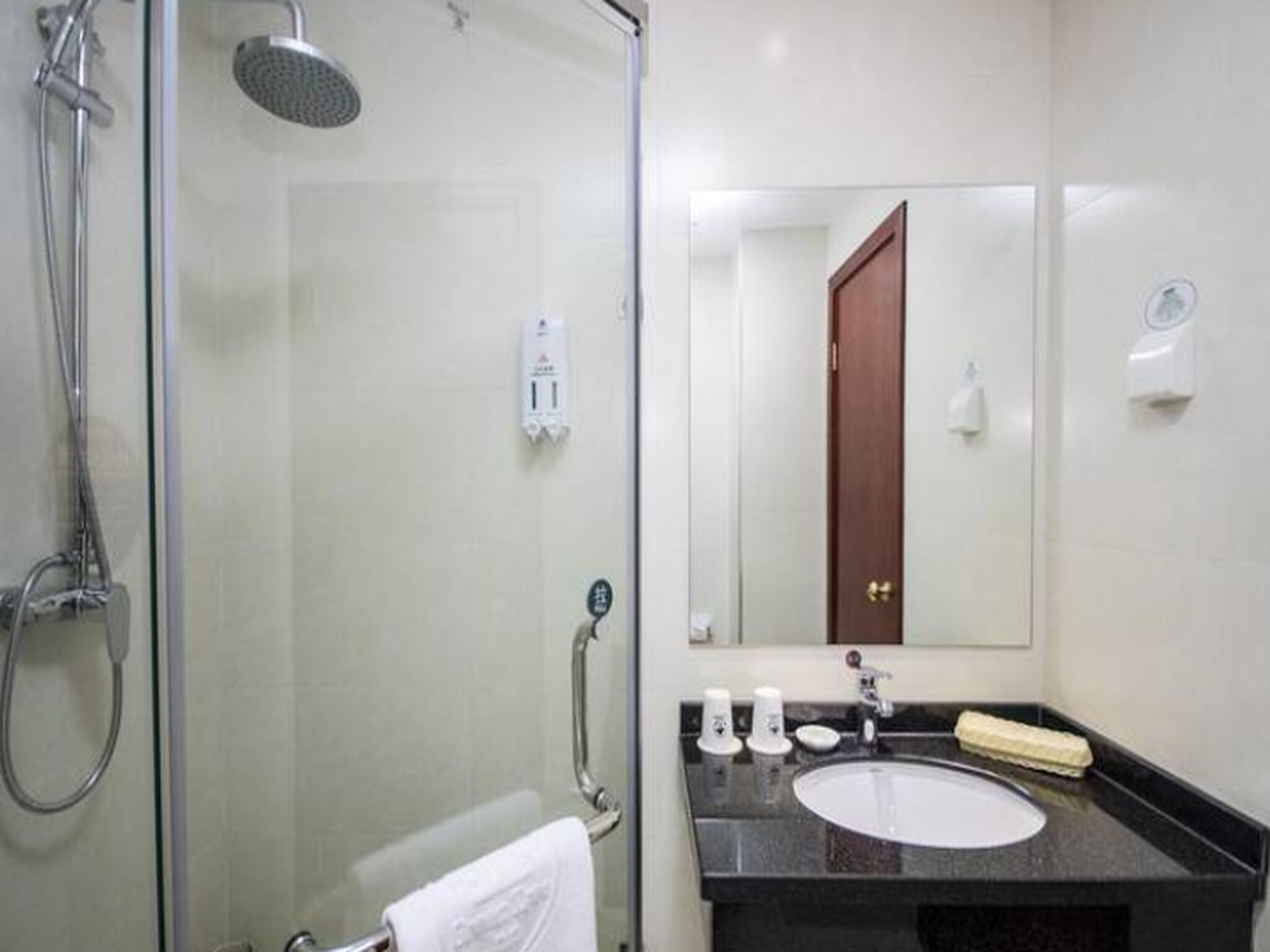 Фото GreenTree Inn Qinhuangdao Railway Station Square Express Hotel