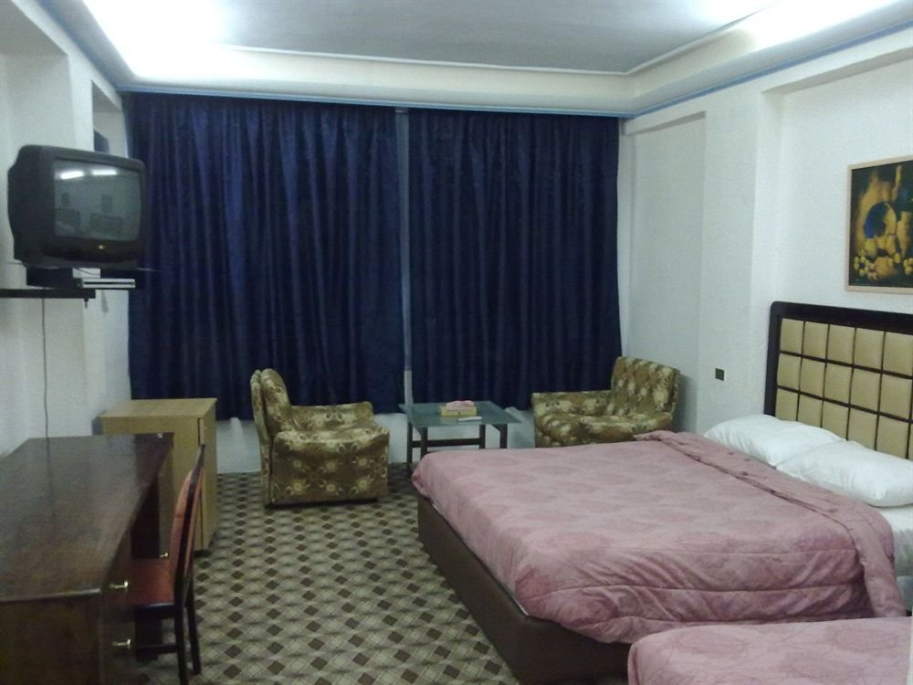 Фото New MerryLand Hotel